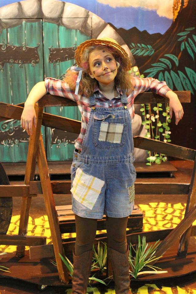 Amy as the Scarecrow