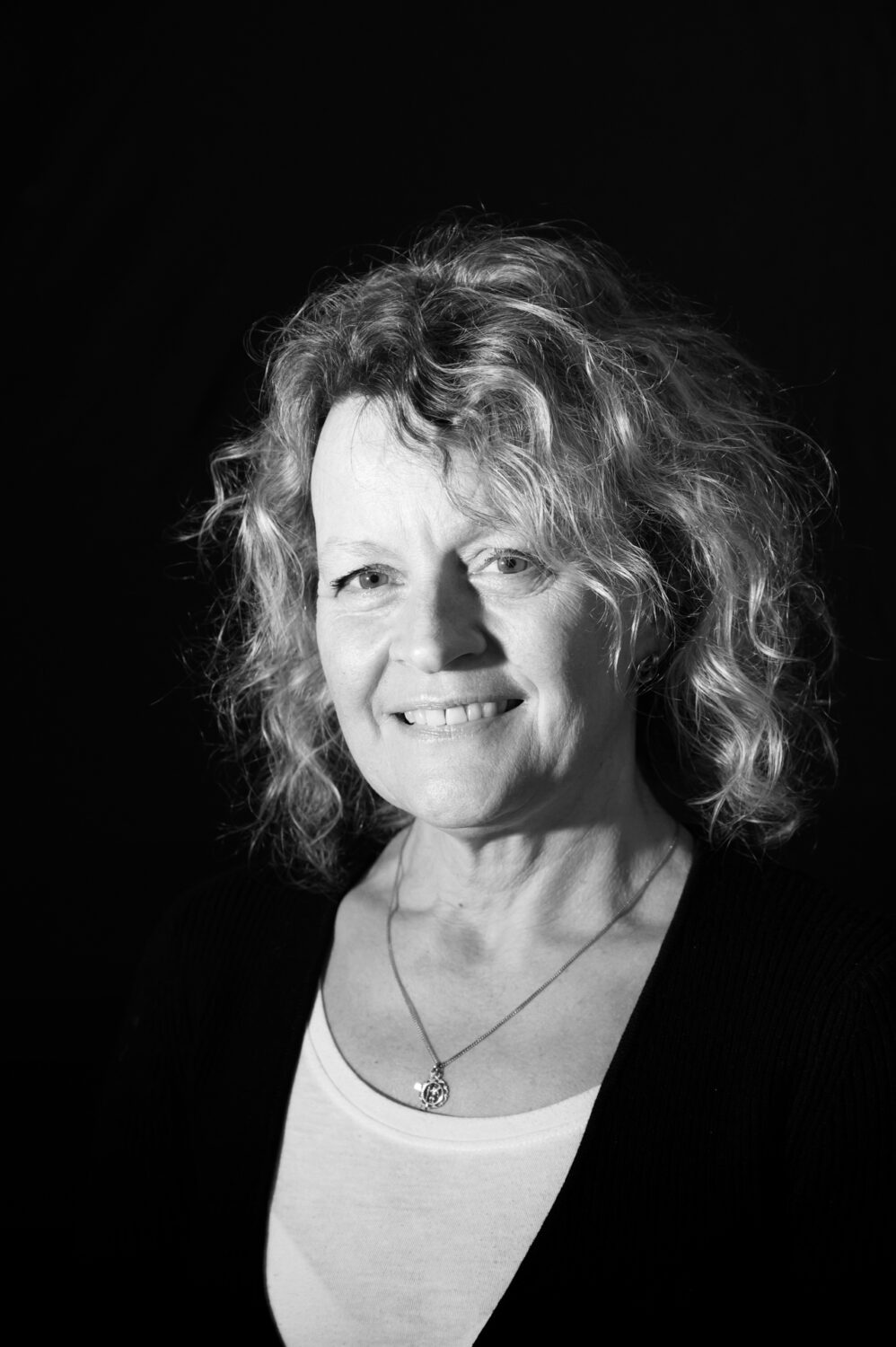 Rosie de Mello plays Maxine Stuart and Joan Todd